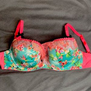 Victoria Secret very sexy bra 34D